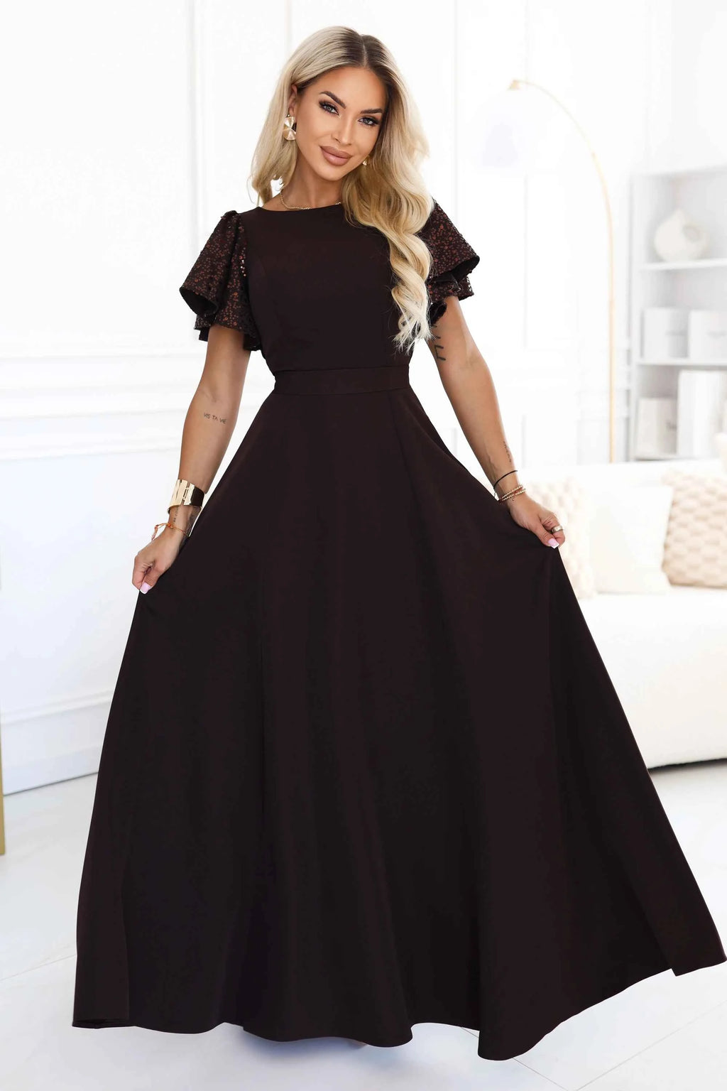 694-2 MIRELLA Rochie maxi elegantă, evazată, cu mâneci cu paiete - maro ciocolatiu