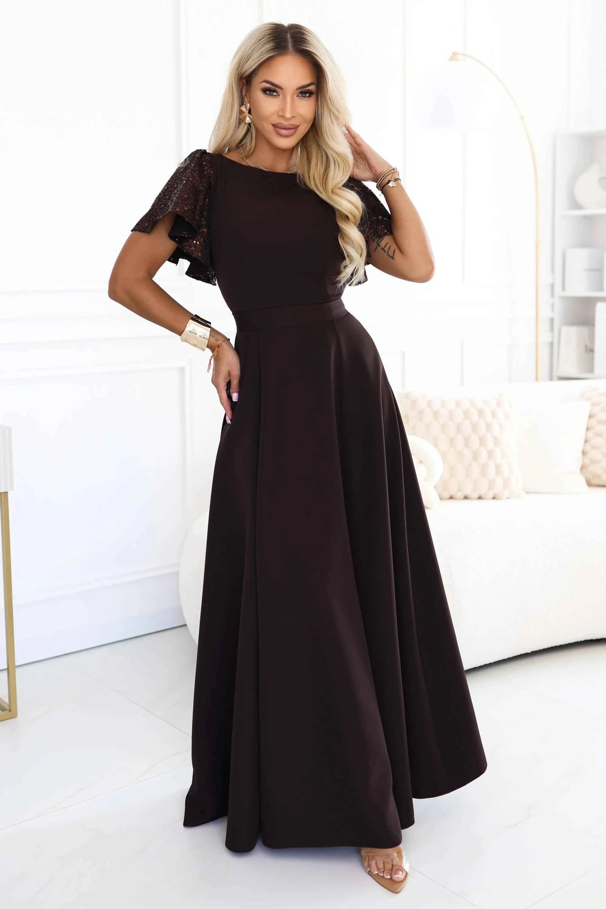 694-2 MIRELLA Rochie maxi elegantă, evazată, cu mâneci cu paiete - maro ciocolatiu