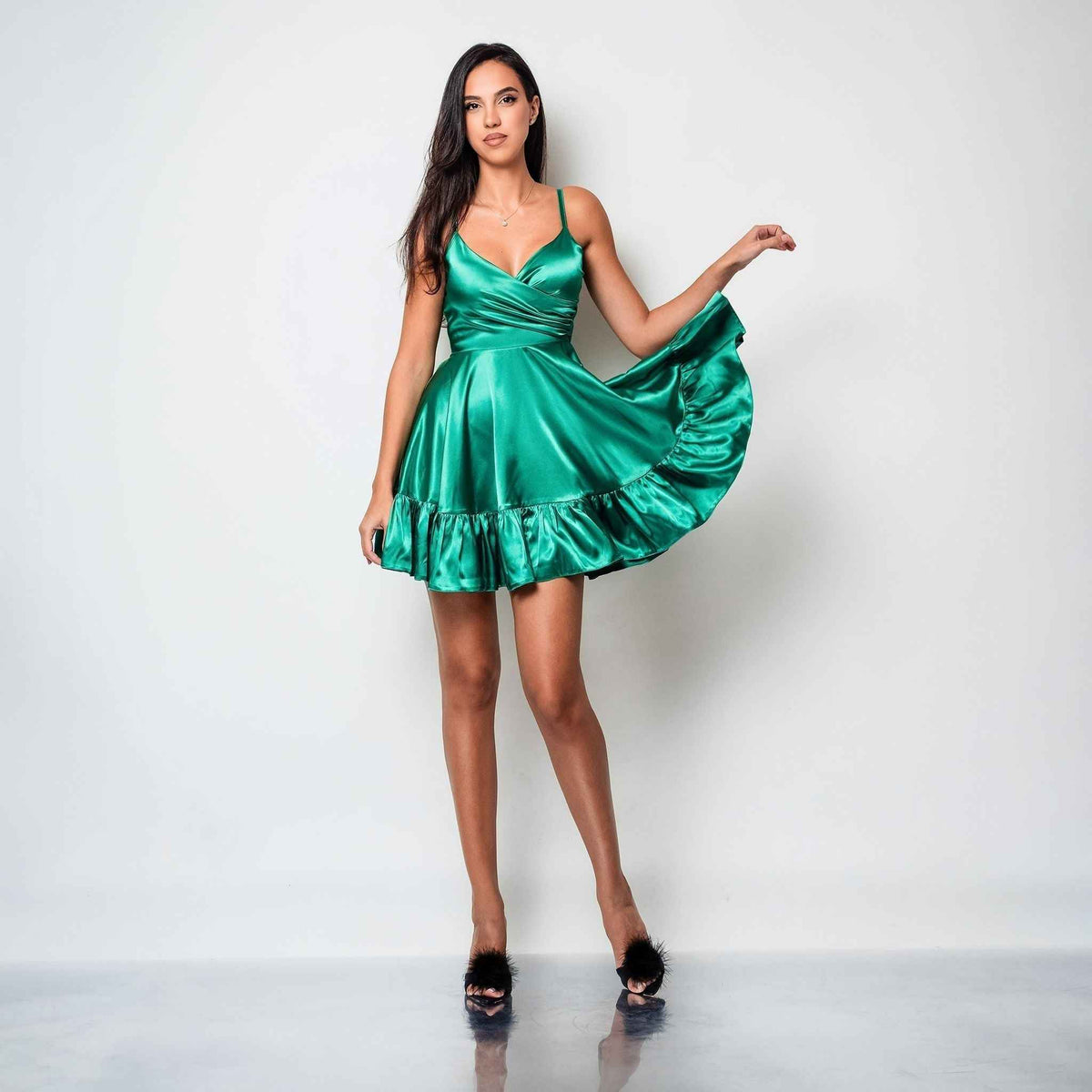 Rochie scurta din satin verde cu fusta clos si volan Valerie