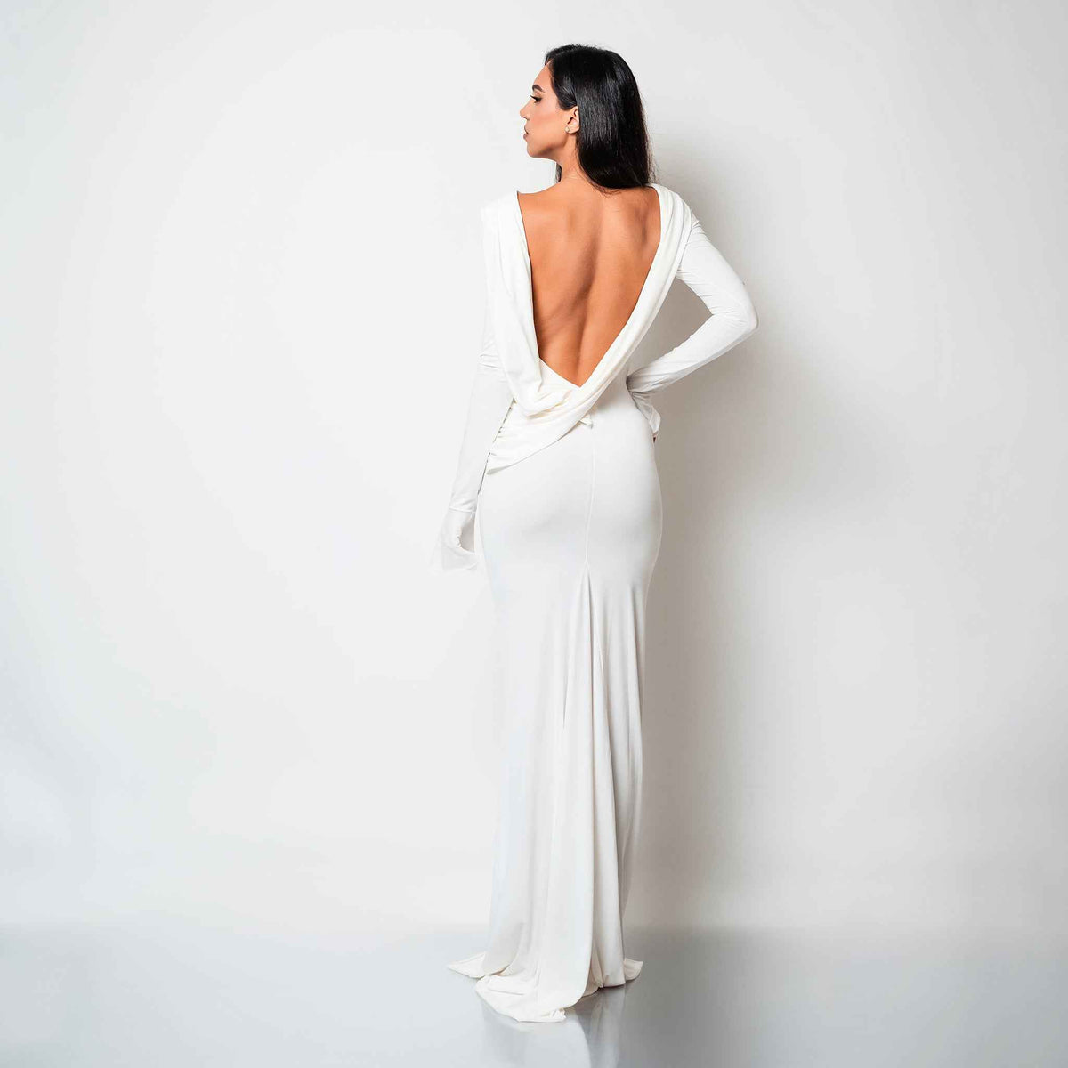 Rochie lunga alba din bumbac de cocktail cu spatele gol si drapaje Luna