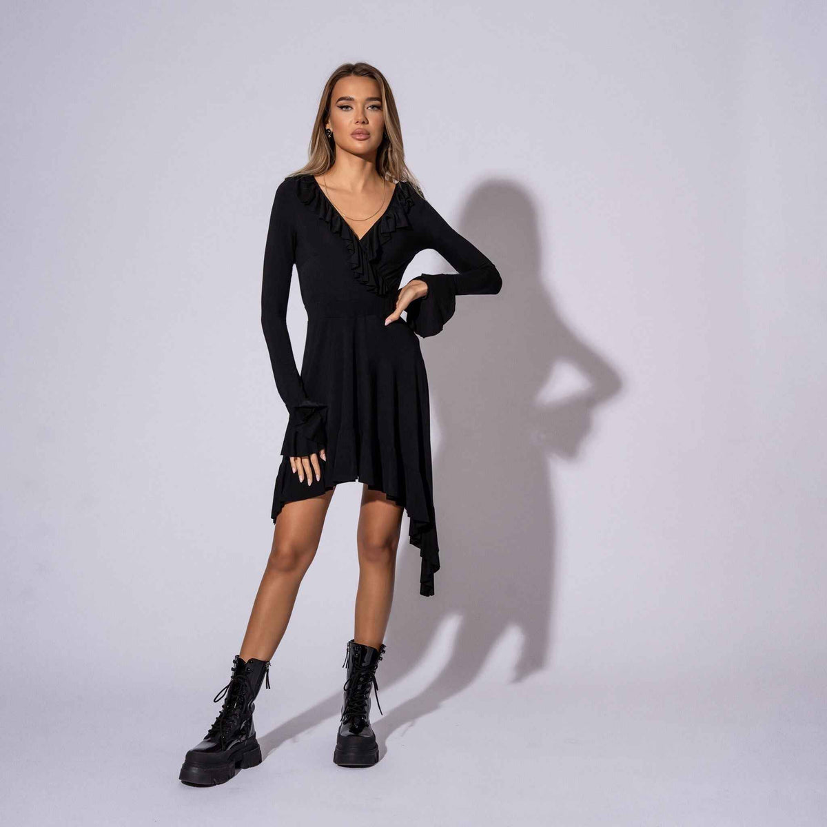 Rochie neagra asimetrica cu volane si maneca lunga Glow