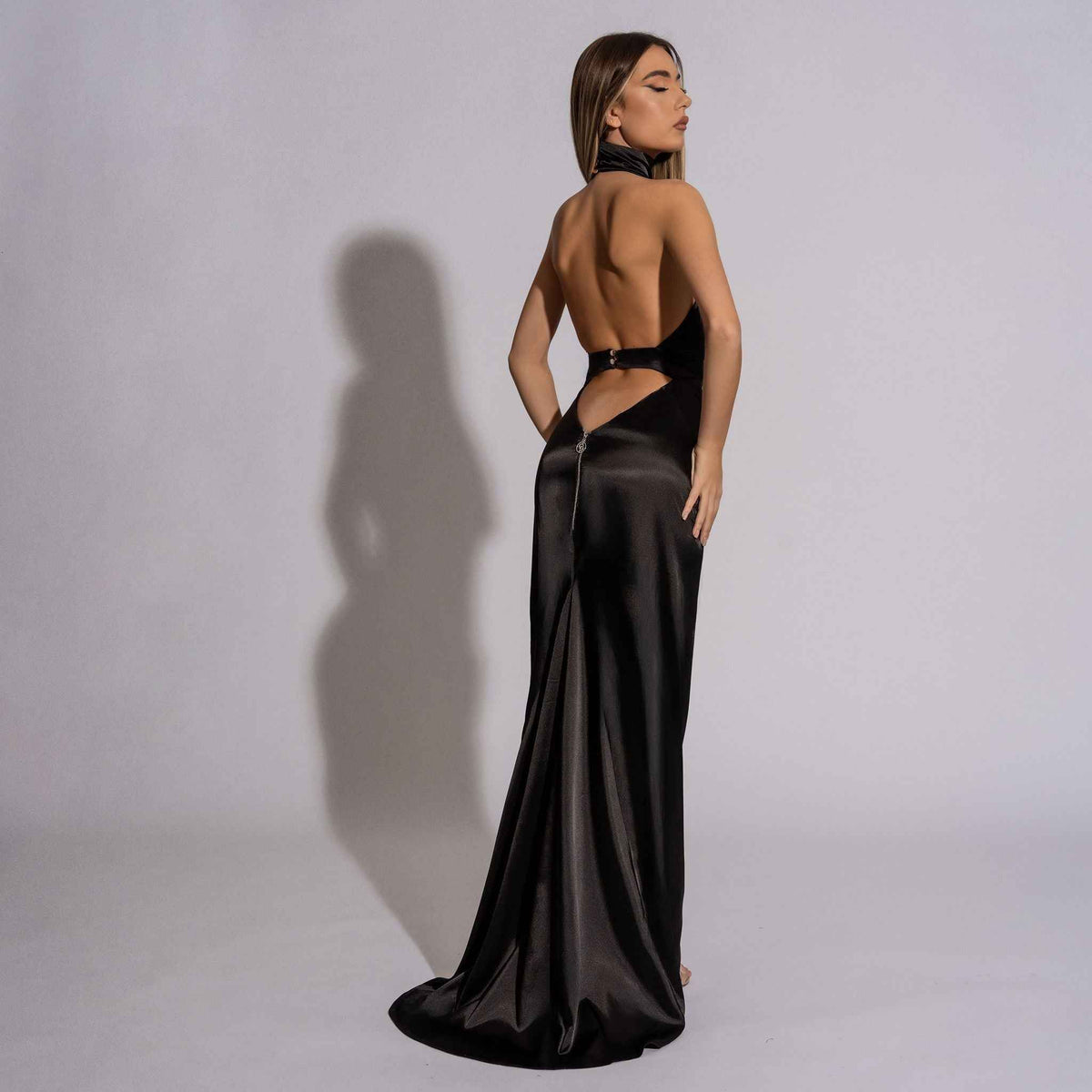 Rochie lunga neagra din satin cu spate gol Black Orchid