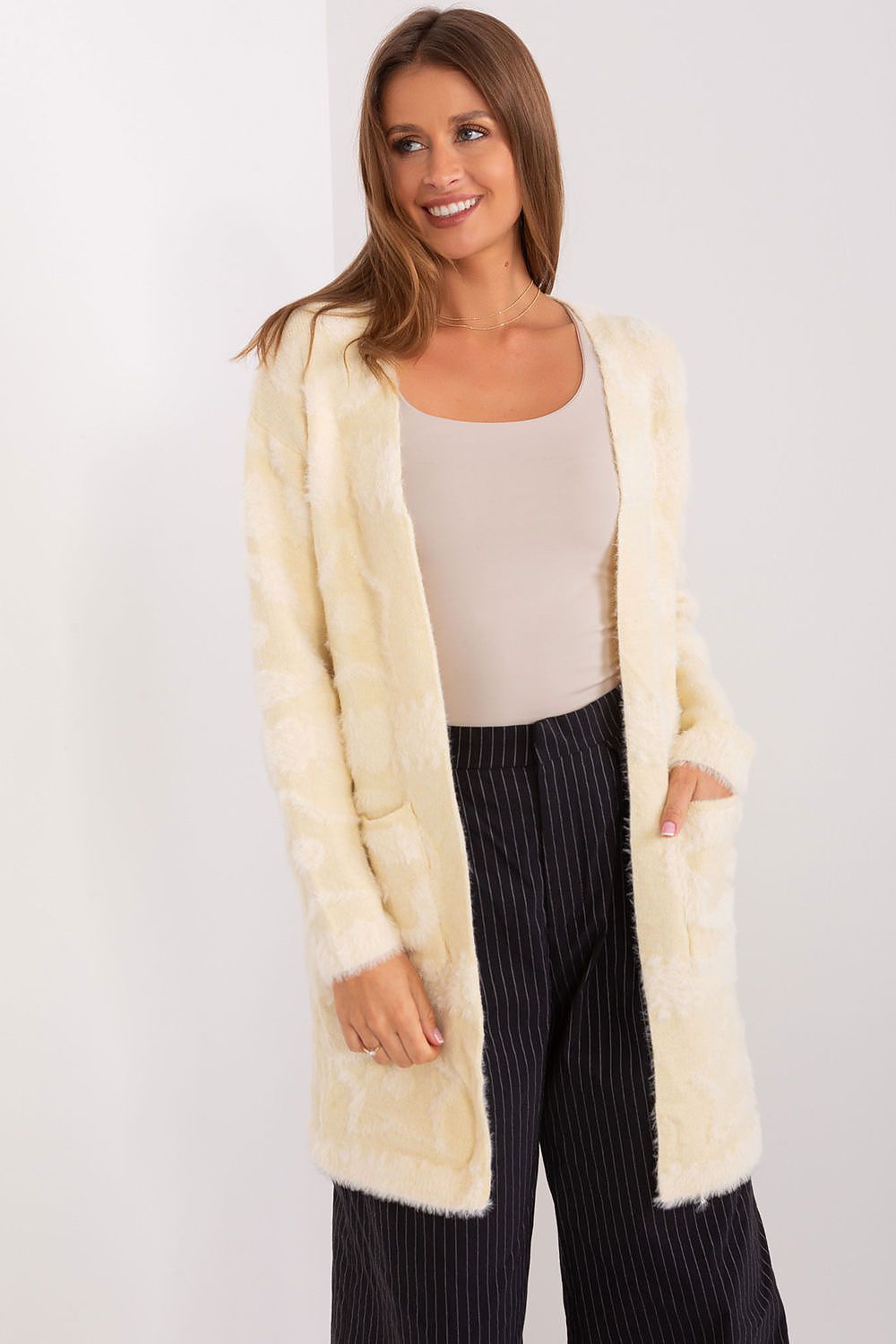  Cardigan model 189217 AT 