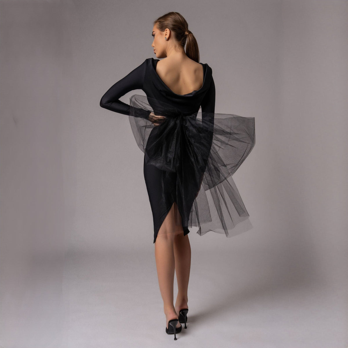 Rochie neagra midi cu funda supradimensionata din tulle Celine