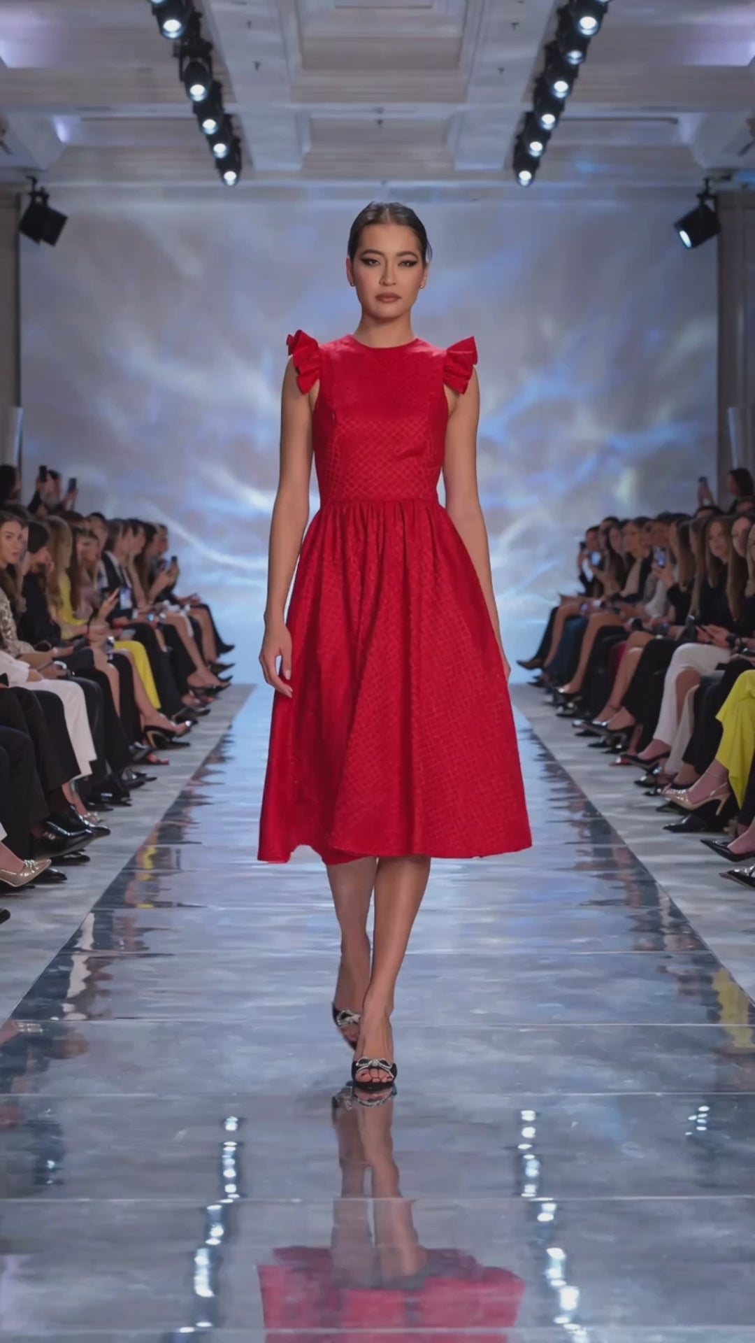 Rochie rosie cu inima decupata pe spate New Romance
