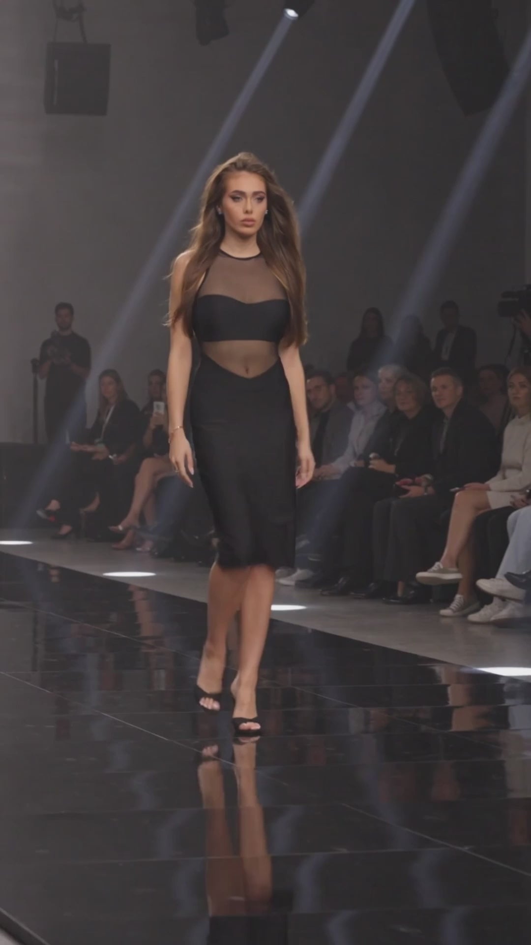 Rochie neagra din tulle cu fermoar la spate Heaven