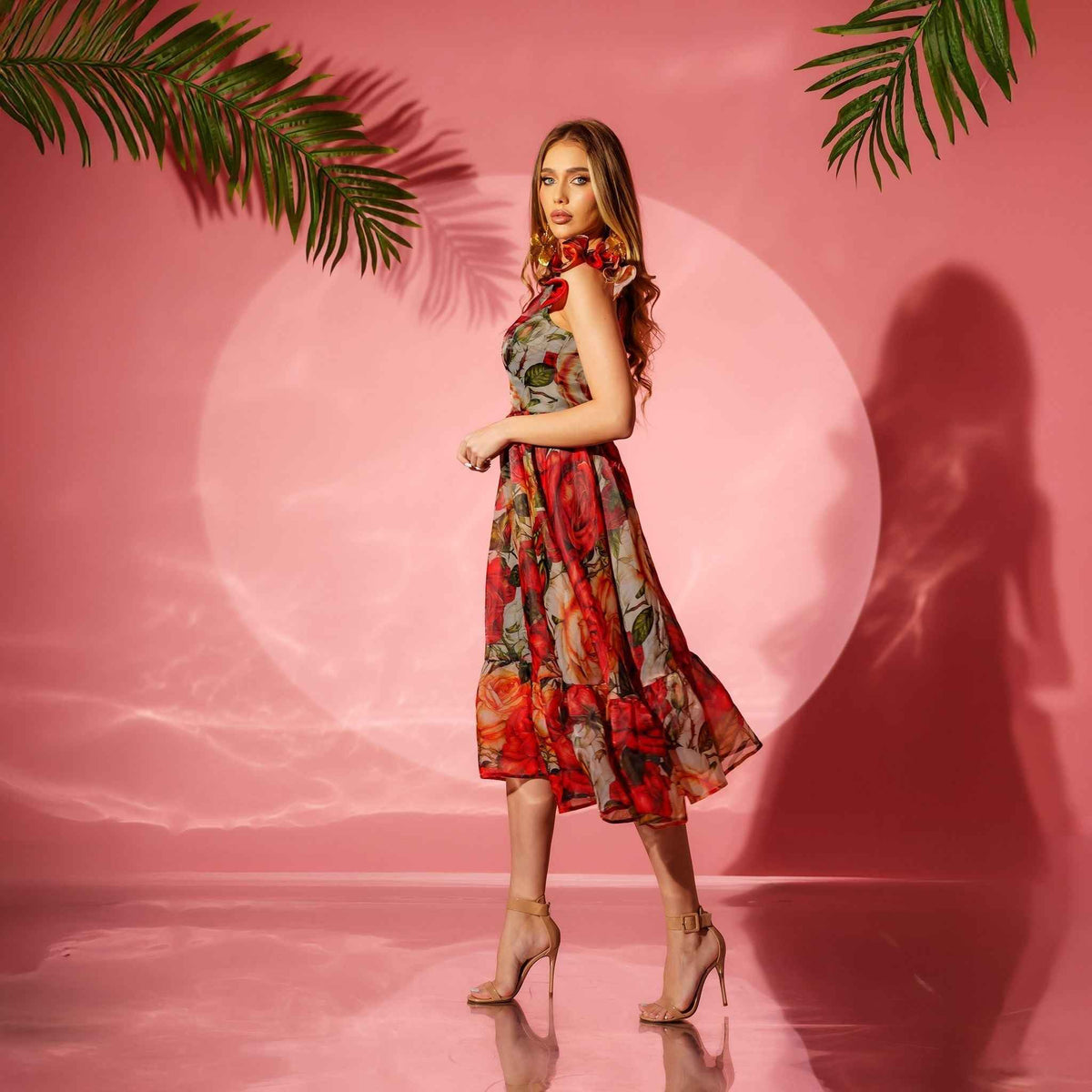 Rochie midi din organza printata cu fusta clos si volane Rosa