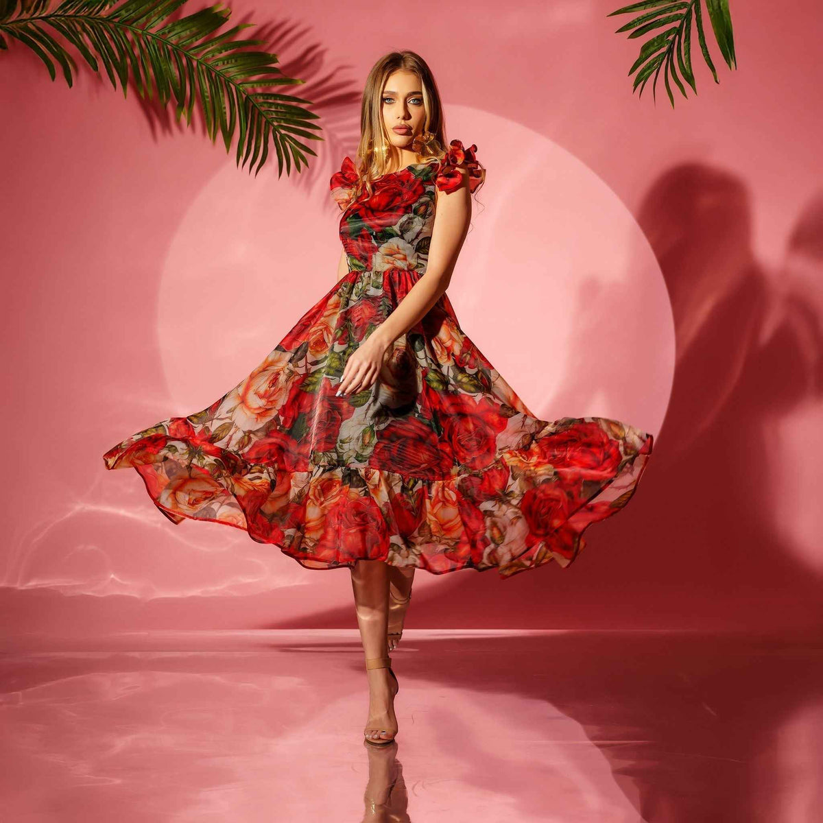 Rochie midi din organza printata cu fusta clos si volane Rosa